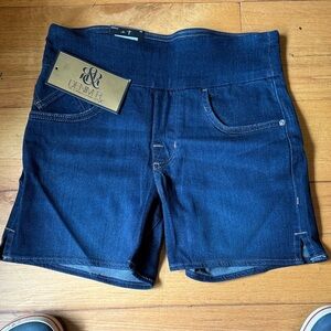 Rock & Republic Women's Denim Rx Fever Pull On Mid-Rise Shorts Size 6M